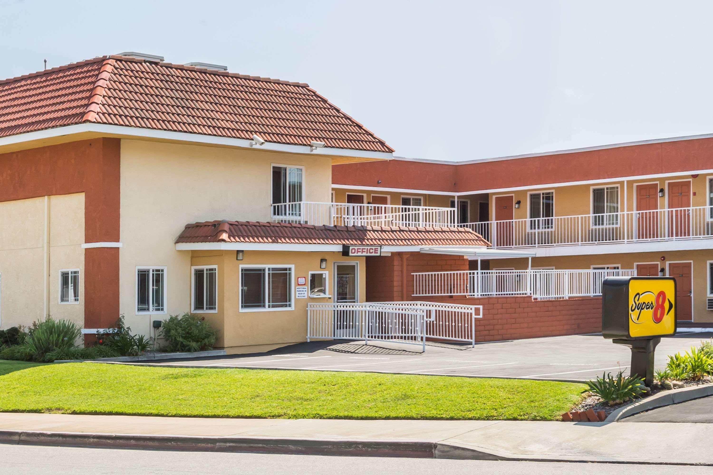 Super 8 By Wyndham אזוסה מראה חיצוני תמונה